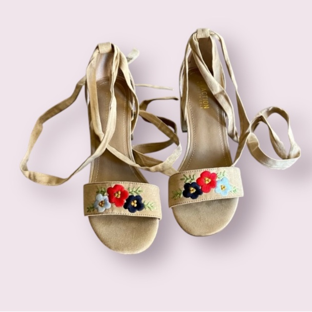 Kenneth Cole Reaction Veewave 2 Ankle Wrap Heel with Embroidered Flowers
